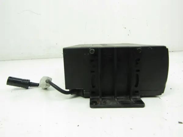 Audi A4 B6 CD Changer OEM AK-6-91363 - Used image 5