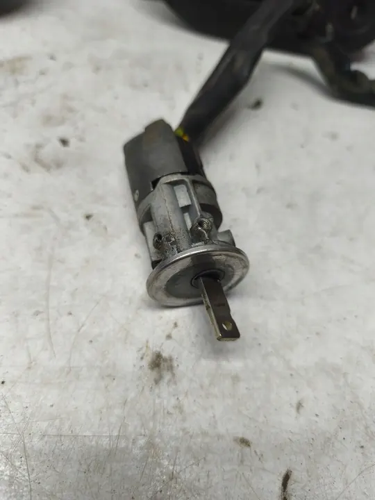 Renault Kangoo I Lift Sytytyskytkin Avain OEM image 4