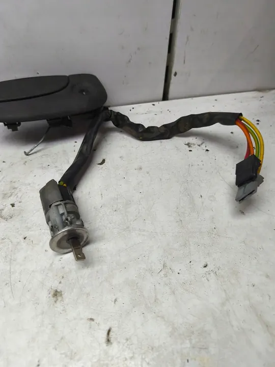 Renault Kangoo I Lift Sytytyskytkin Avain OEM image 8