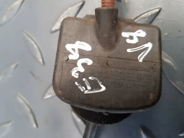 Kaasulinja OEM 1 162 583 BMW E38 740i/730i V8:lle image 3