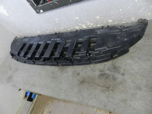 Renault Arkana Frontstoßstangenschild OEM 622357174R image 2