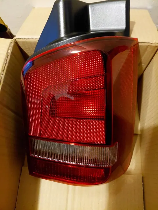 Lanterna traseira direita VW Transporter T5 Hella image 4