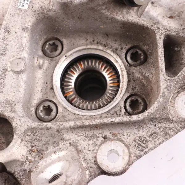 BMW X3 G01 Navfäste OEM 6871028 Höger Bak image 6