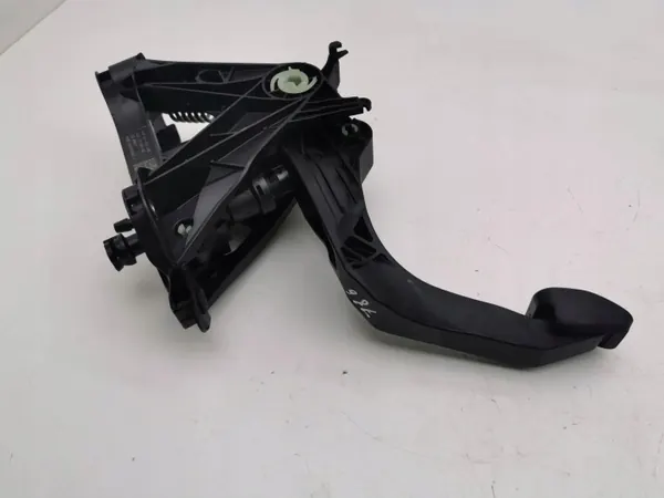 SEAT Leon IV Kopplingspedal OEM 5Q2721059HB image 4