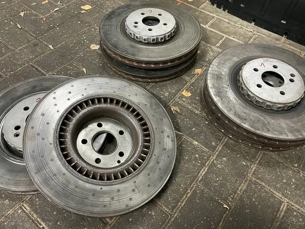 Voorremschijven Mercedes W221 W216 2214210912 63 AMG image 4