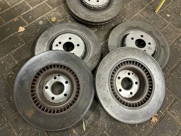 Voorremschijven Mercedes W221 W216 2214210912 63 AMG image 5