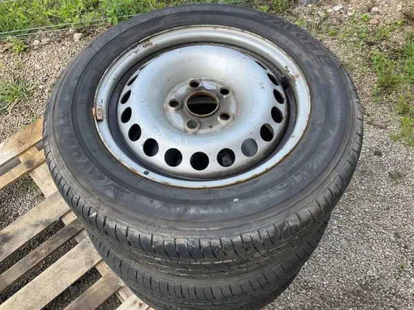 Soporte de amortiguador delantero derecho VW OEM 7H8601027D image 2