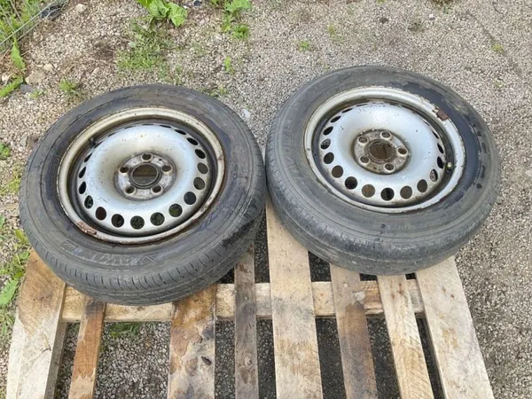 Soporte de amortiguador delantero derecho VW OEM 7H8601027D image 3