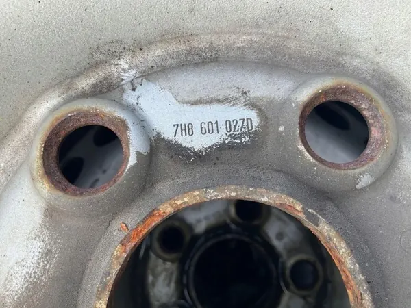 Soporte de amortiguador delantero derecho VW OEM 7H8601027D image 4