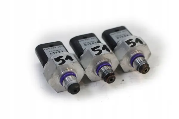 VW E-Golf 7 Temperatursensor OEM 4M0959603 image 3