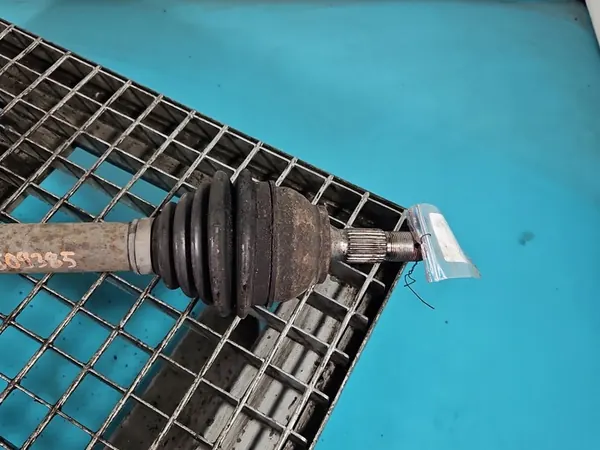 Arbre de transmission avant droit Peugeot Partner II 1.6 HDI image 2