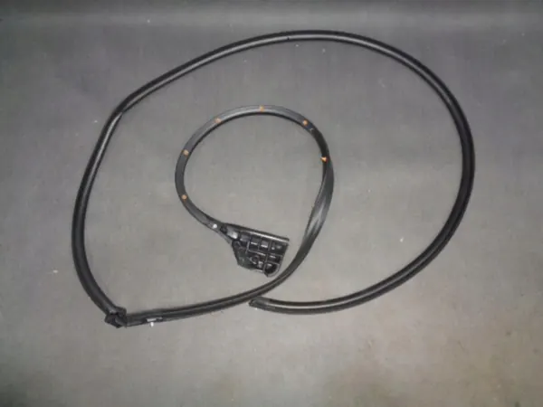 Joint de vitre avant Nissan Pathfinder Frontier OEM 80831-EA00A image 2