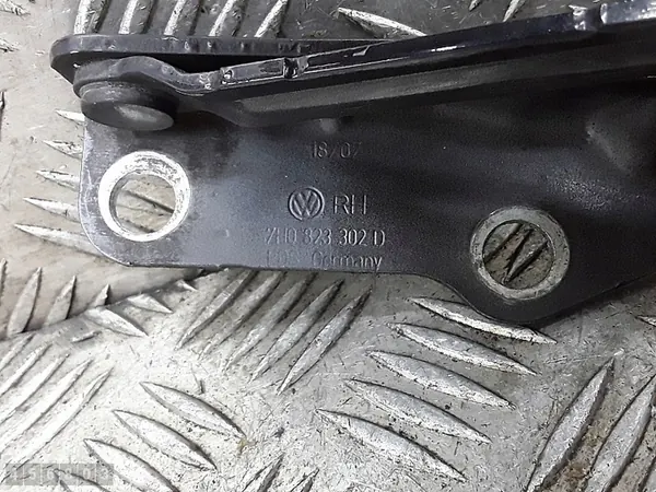 Mecanismo de dobradiça da tampa traseira VW Transporter T5 2007 7h image 4