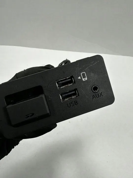 Tomada USB Mazda CX-3 OEM TK78669U0C image 3