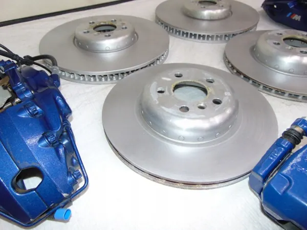 BMW X5 X6 X7 G05 Bromsskivor & Bromsok OEM 6885583 image 3