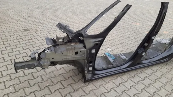 Fiat 500L Viertelblech links vorne OEM 1092719080 image 3