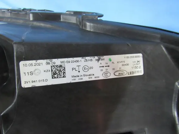 Linker Skoda SuperB 3V1 III Lift Crystal Lighting image 10