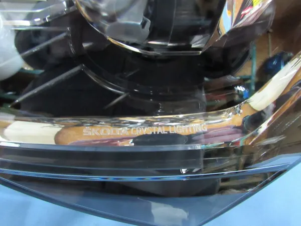 Linker Skoda SuperB 3V1 III Lift Crystal Lighting image 5