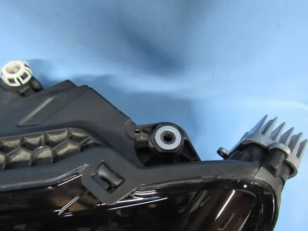 Linker Skoda SuperB 3V1 III Lift Crystal Lighting image 8