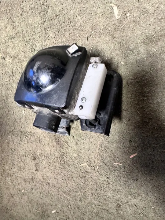 Audi Q5 8R Radar ACC -anturin Kiinnike OEM 8R0907561 image 2