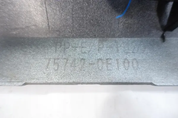 Toyota Highlander 2020 Linker Achterdeurlijst OEM 75742-0E100 image 6