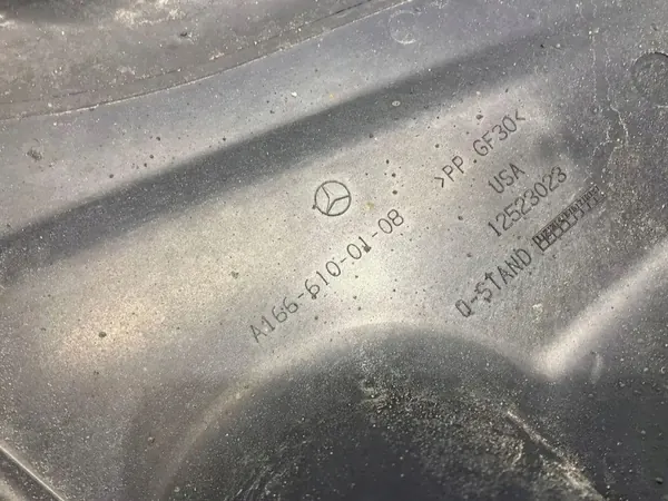 Escudo inferior esquerdo OEM A1666100108 para Mercedes Classe M image 6