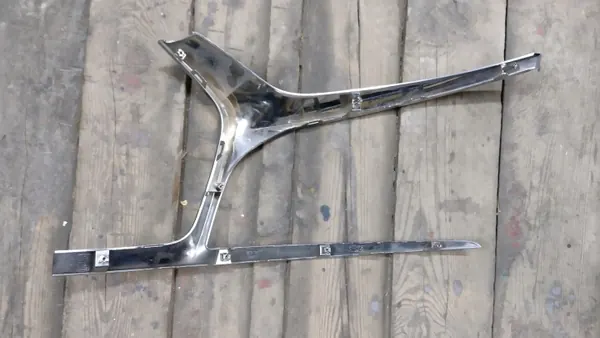OEM 9819734077 Kromipäällyste Grillille Oikea Citroen DS7 image 2