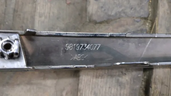 OEM 9819734077 Kromipäällyste Grillille Oikea Citroen DS7 image 3