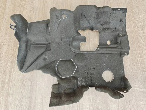 2019 BMW 5 G30 G31 Oljesump värmeskydd 8587550 image 4