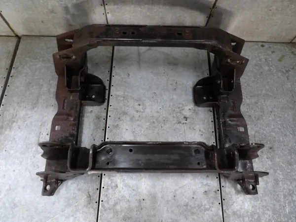 Jeep KJ 2.8 CRD Voor Motorsteun OEM Sanki image 2
