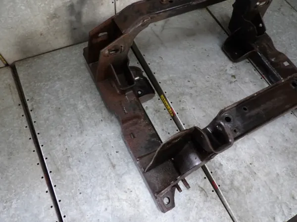 Jeep KJ 2.8 CRD Voor Motorsteun OEM Sanki image 8