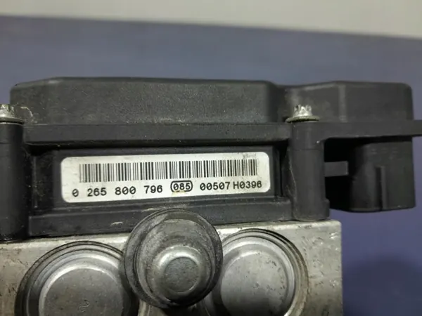 Bomba ABS OEM 13277812 para Opel Corsa D 1.2 image 4