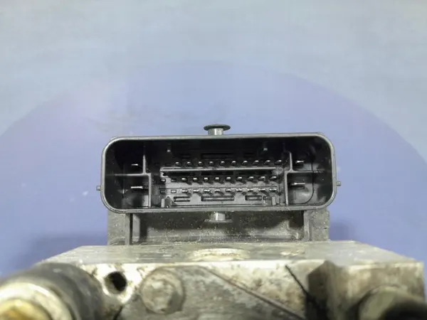 Bomba ABS OEM 13277812 para Opel Corsa D 1.2 image 5