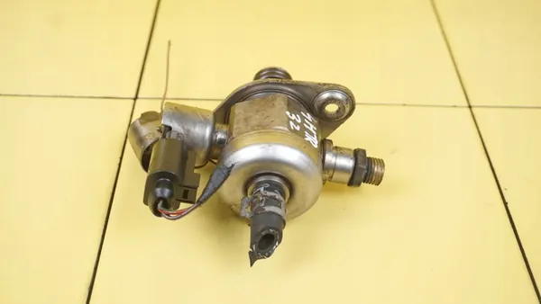 Polttoainepumpun ruiskutuslaite Skoda Octavia 1.8 TSI CDA image 2