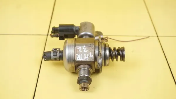 Polttoainepumpun ruiskutuslaite Skoda Octavia 1.8 TSI CDA image 3