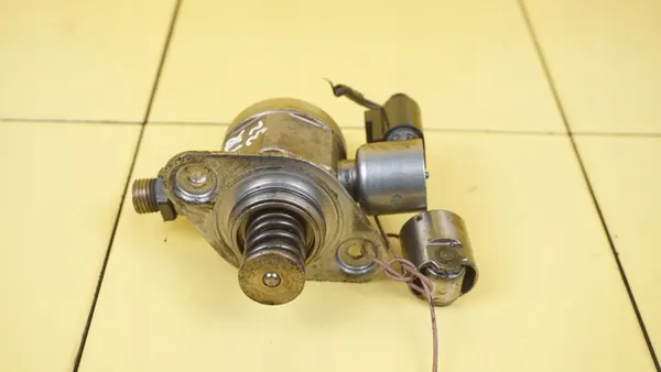 Polttoainepumpun ruiskutuslaite Skoda Octavia 1.8 TSI CDA image 4