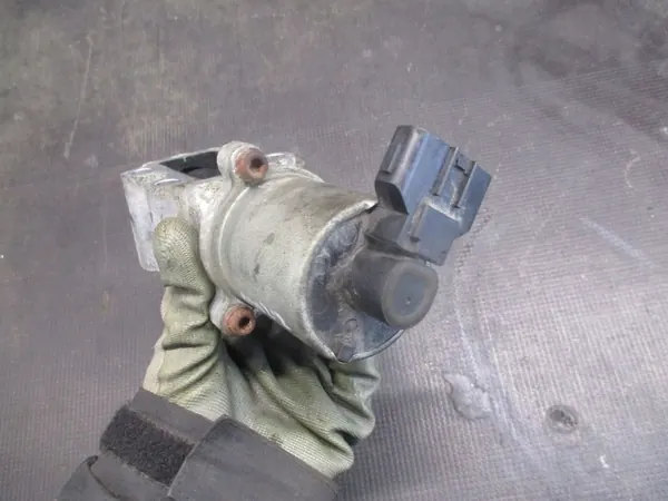 EGR-venttiili 25620-0R022 Toyota Corolla Verso II 04-09 2.2D image 8