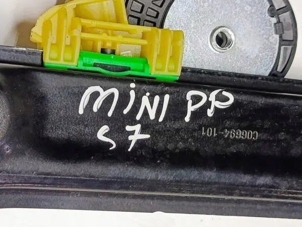 Mini Cooper S F57 Cabrio 18-21 Rechter voorruitenheffer OEM 7296442S7 image 9