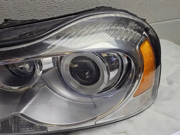 Vasen etu xenon-ajovalo Volvo XC90 Lift image 3