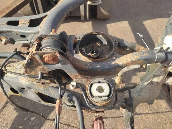 Traversa posteriore Volkswagen PASSAT B8 image 6