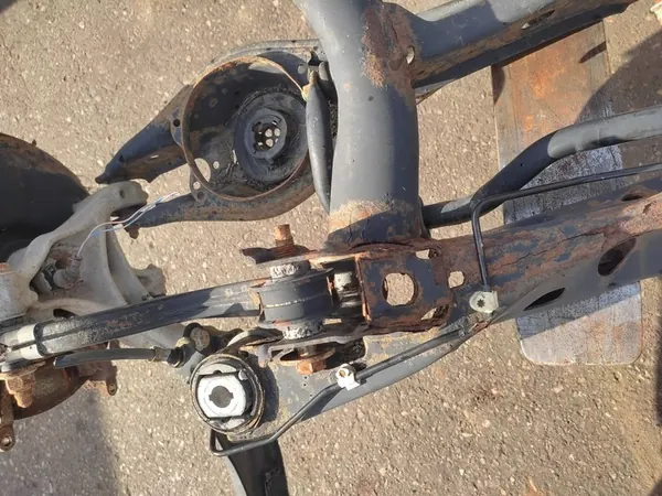 Traversa posteriore Volkswagen PASSAT B8 image 9