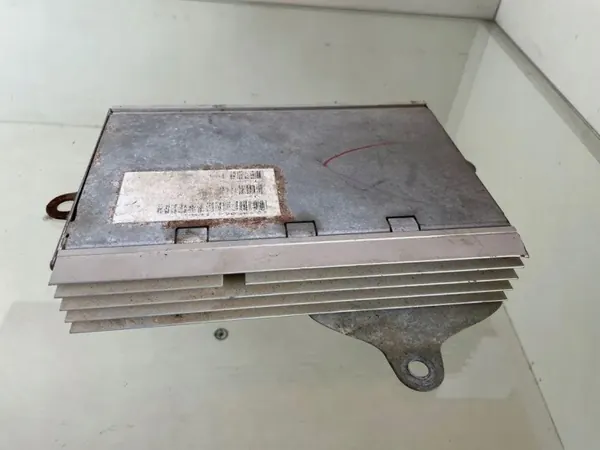 Amplificador de Audio Dodge OEM 04672377AF - Usado image 2