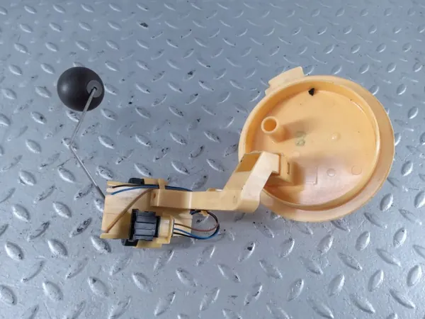 Sensor de nivel de combustible OEM 4H0201317S Audi A8 3.0L Diésel image 4