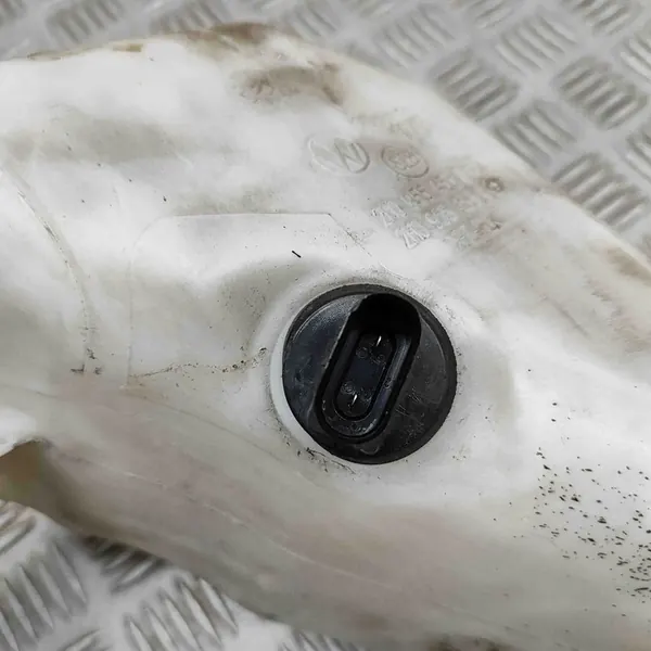 Pyyhkijän Säiliö VW Amarok 3.0L OEM 2H0955453F image 7