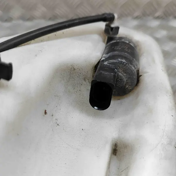 Pyyhkijän Säiliö VW Amarok 3.0L OEM 2H0955453F image 8