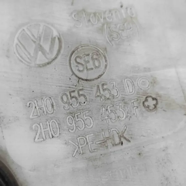 Pyyhkijän Säiliö VW Amarok 3.0L OEM 2H0955453F image 9
