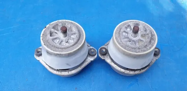 Support moteur OEM 94837505003 pour Porsche Cayenne 958 image 2