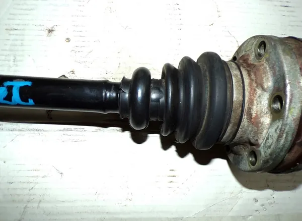 Drivaxel VW T4 2.5TDI 150HK Multivan image 4