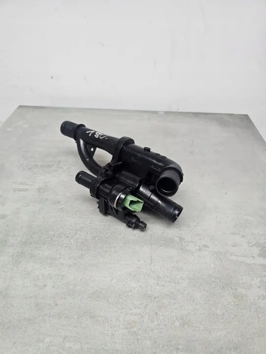 Ford Termostaatin Kotelo OEM 9670253780 - Käytetty image 8