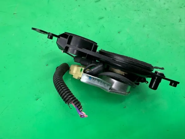 Linker dashboardluidspreker OEM 86160-0WC10 Lexus GS image 4